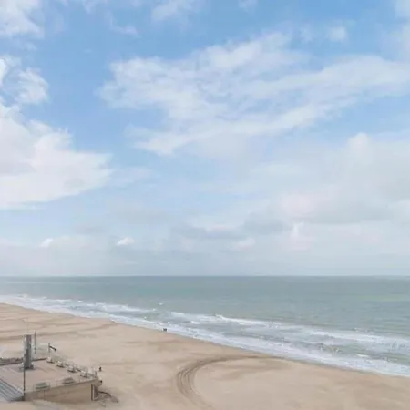 In De Panne Near The Beach, Cleaning Included 아파트 코크시데