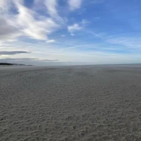 In De Panne Near The Beach, Cleaning Included شقة *